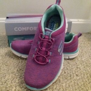 NIB. Sketchers GoStep lite